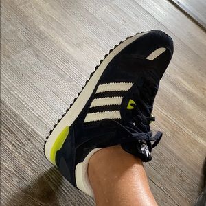 Women’s 7.5 navy Adidas like new shoes